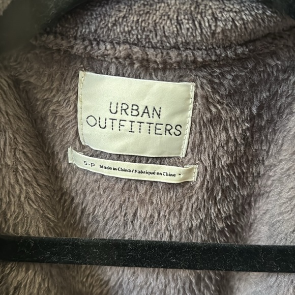 furry urban outfitters sweater - Picture 2 of 2